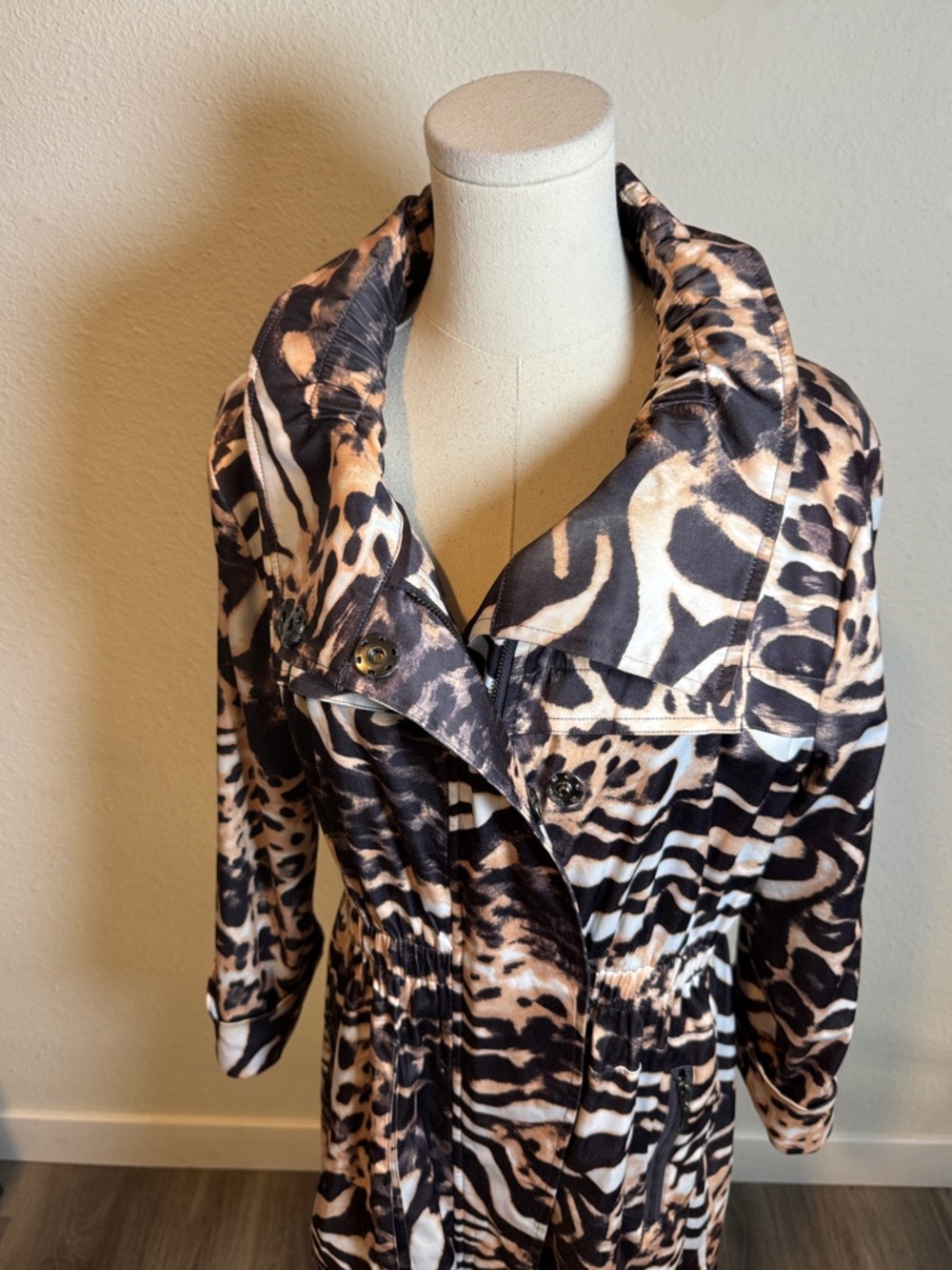Puli Animal Print Anorak Jacket with Contrast Blue Lining size Small - Picture 5 of 16